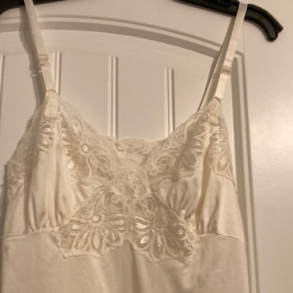 Cream Shadow Line slip